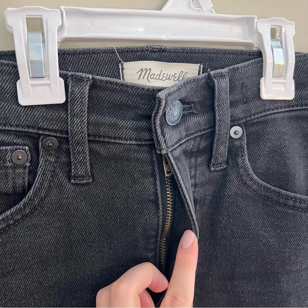 MADEWELL Cali Demi-Boot Jeans Cropped in Black Babyland Wash Raw Hem 25